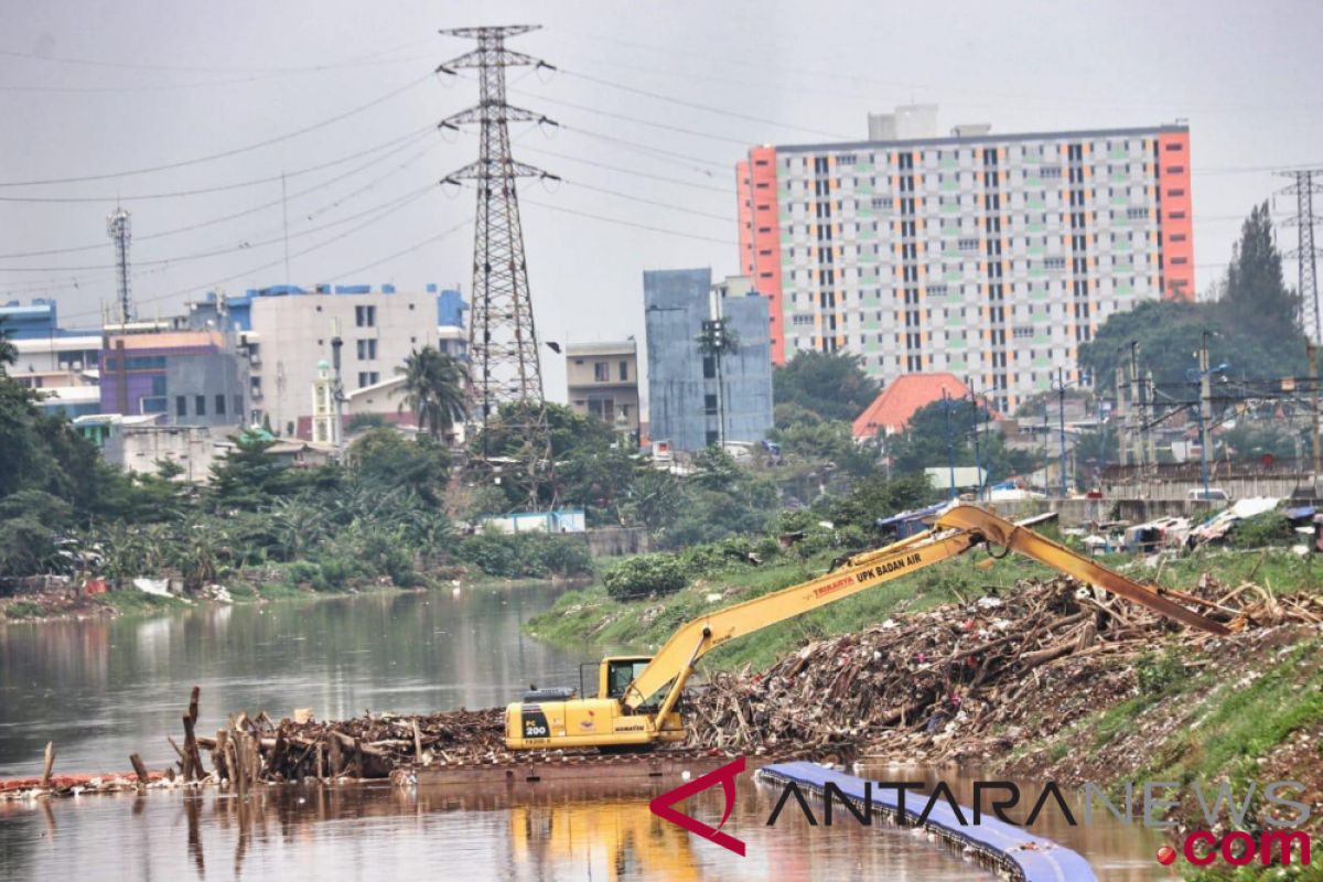 Pemprov DKI kebut normalisasi sungai jelang puncak musim hujan