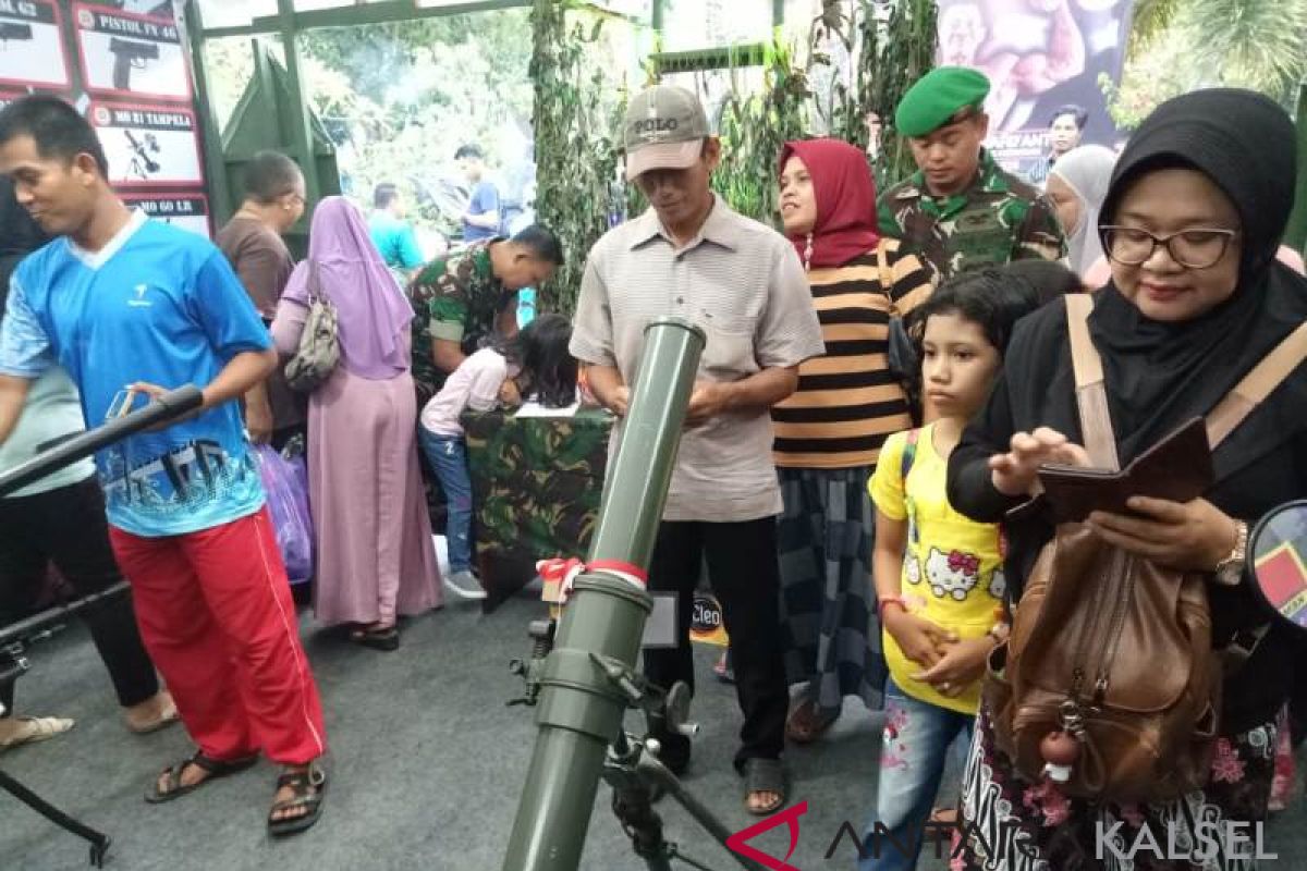 Alutsista exhibition as education and foster love for TNI