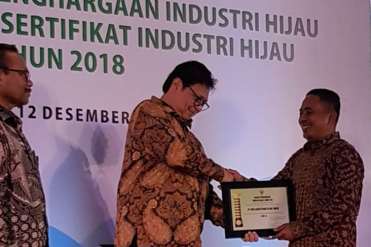 Pabrik Aqua Solok raih penghargaan Industri Hijau 2018