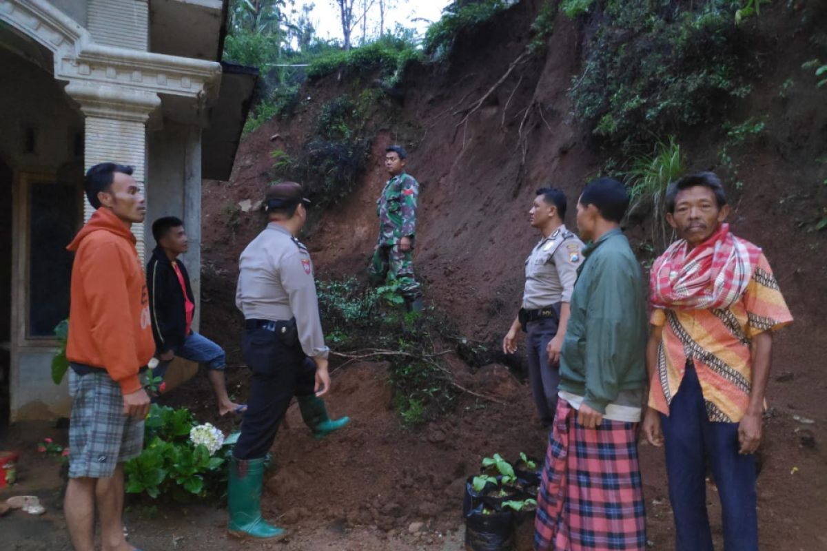 Longsor Akibatkan Tiga Rumah di Ponorogo Rusak