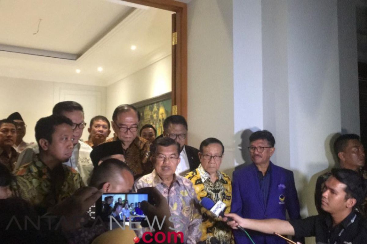 JK: Sekarang bukan lagi kampanye massal, tapi "door-to-door"