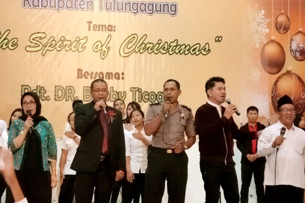 Ronnie Sianturi Rayakan Natal di Dapil VI Jatim