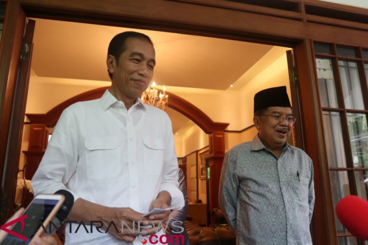 Presiden santap siang khas Makassar di rumah Wapres