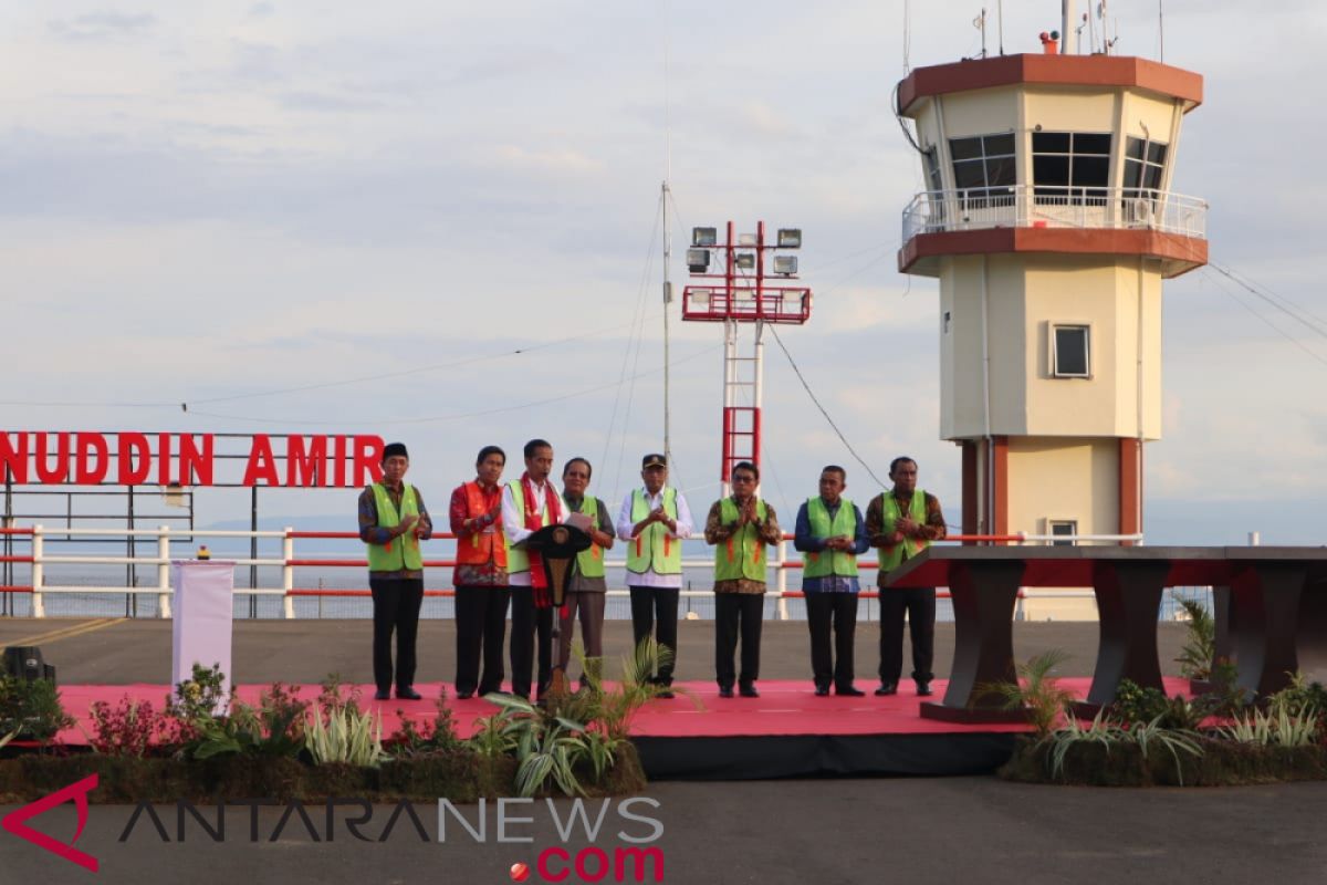 Presiden resmikan Bandara Syukuran Aminuddin Amir di Sulteng