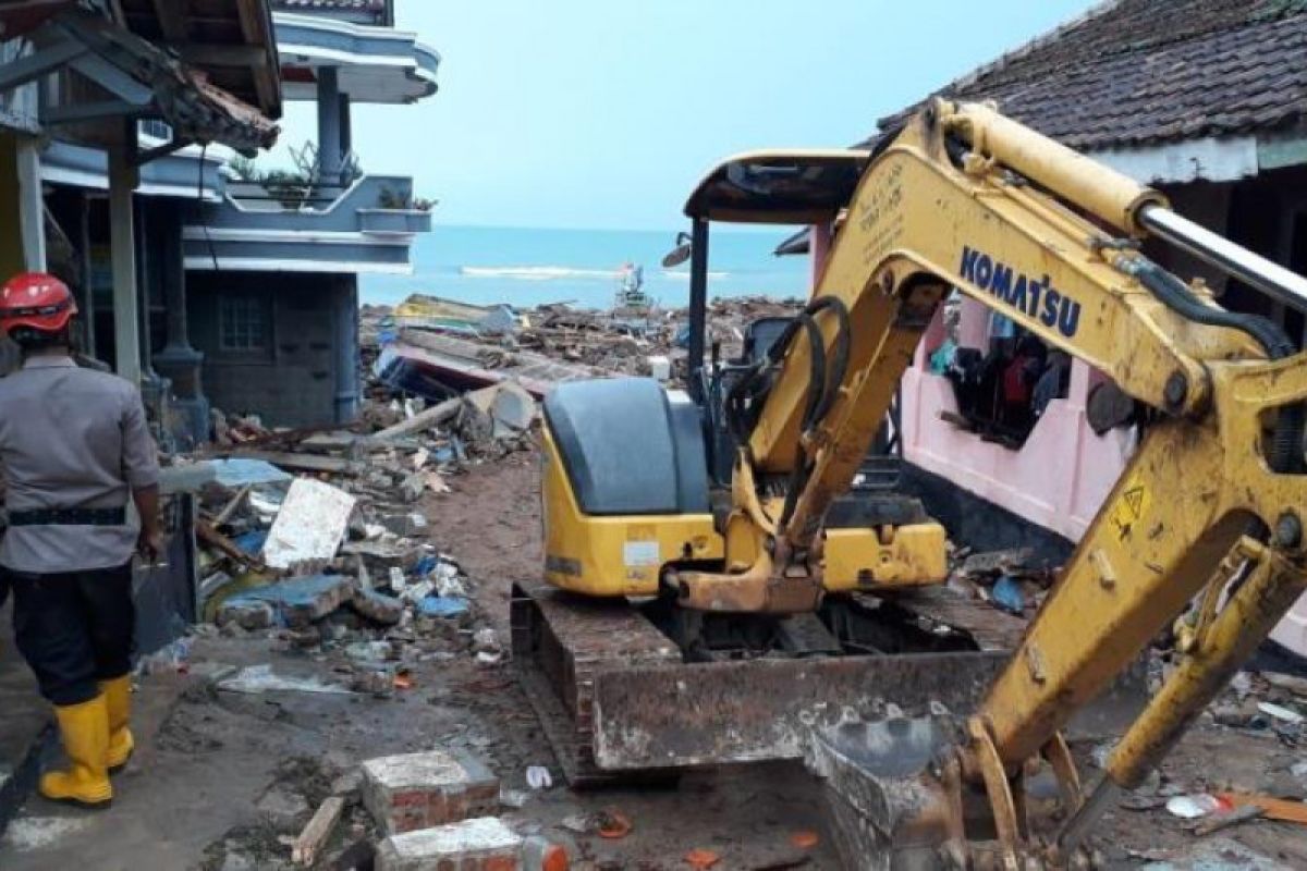 Hutama Karya kirim alat berat evakuasi korban tsunami