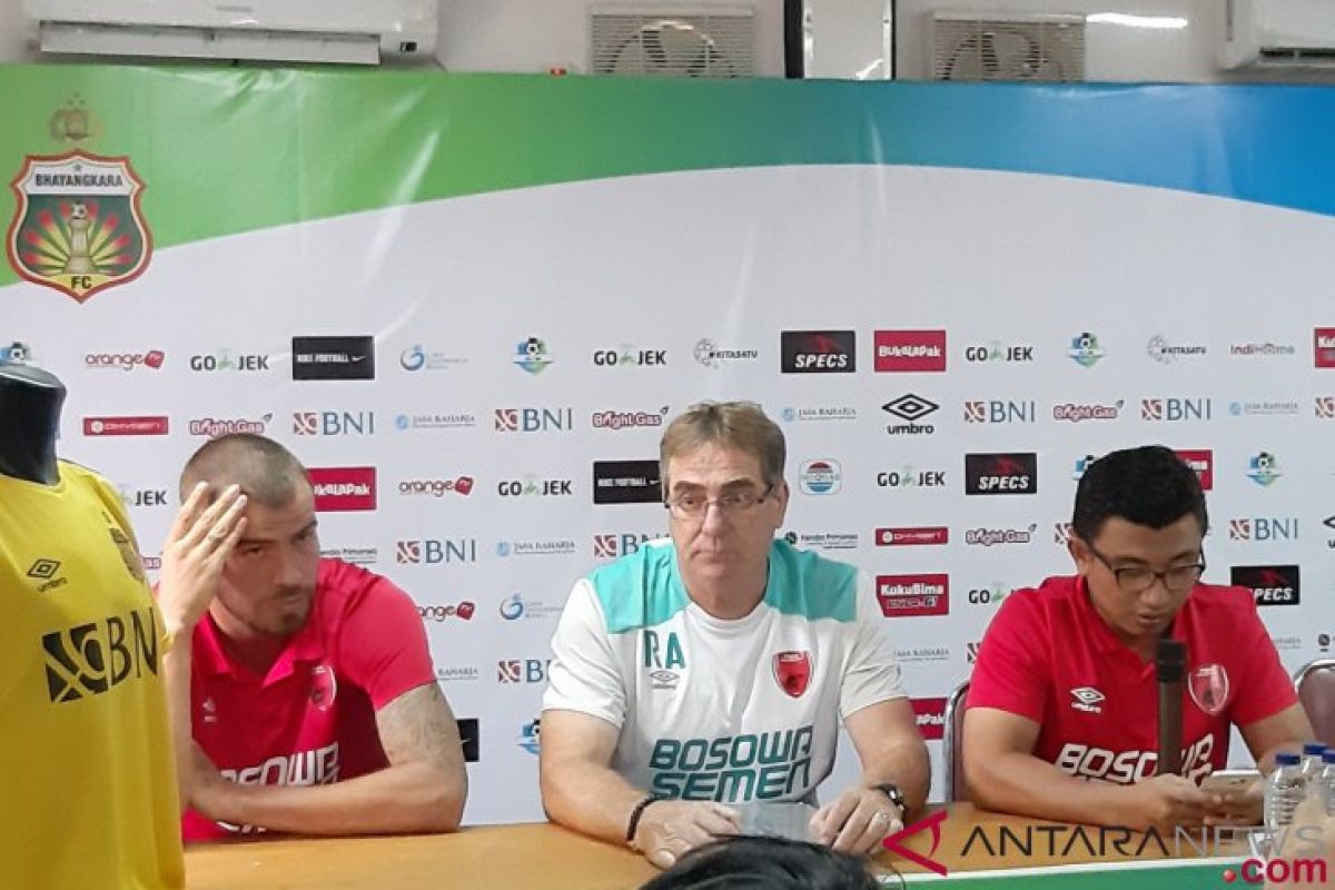 Willem Jan Pluim hormati kontrak dengan PSM Makassar