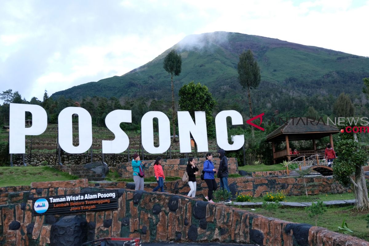 Akses wisata lereng Gunung Sindoro-Jateng dibangun melalui program TNI membangun desa