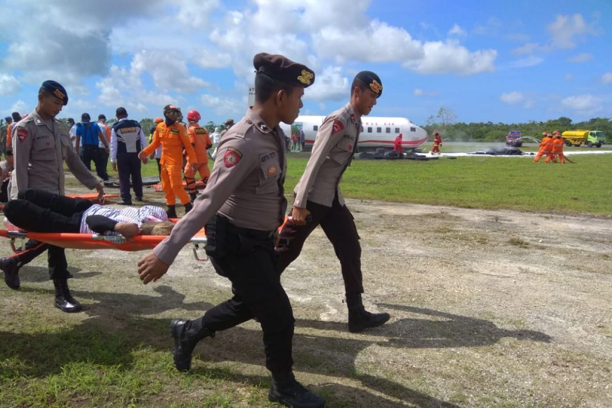 Otoritas Bandara Karel Sadsuitubun simulasi penanganan bencana