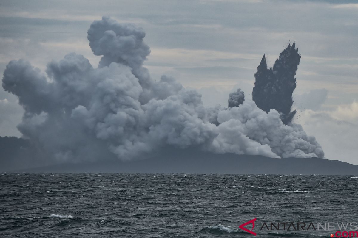 Gunung Anak Krakatau alami 15 kali letusan