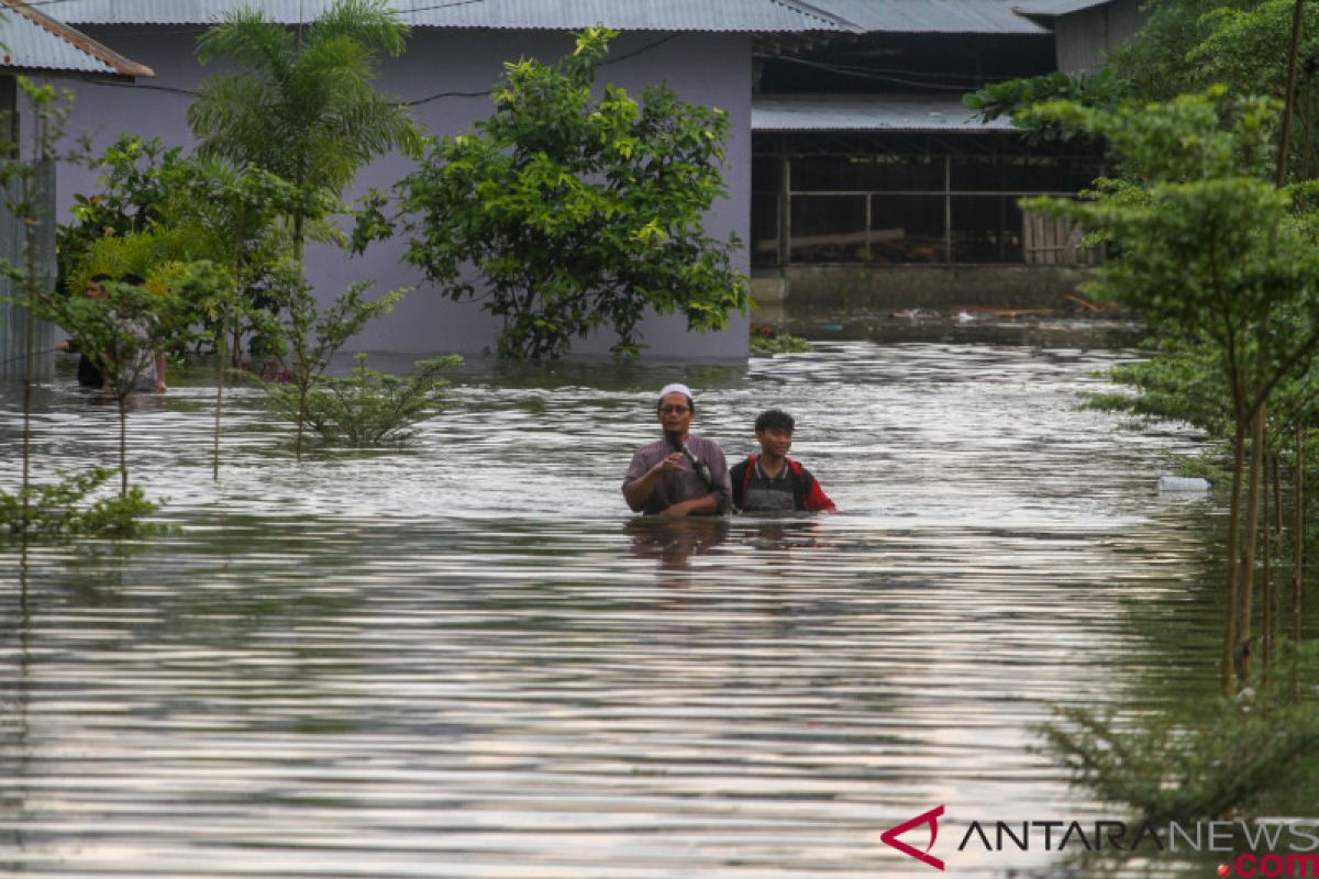 Tim SAR temukan jasad warga yang terseret banjir di Kampar