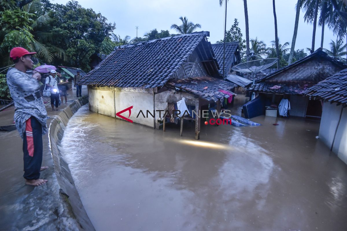 Delapan kecamatan di Pandeglang kebanjiran