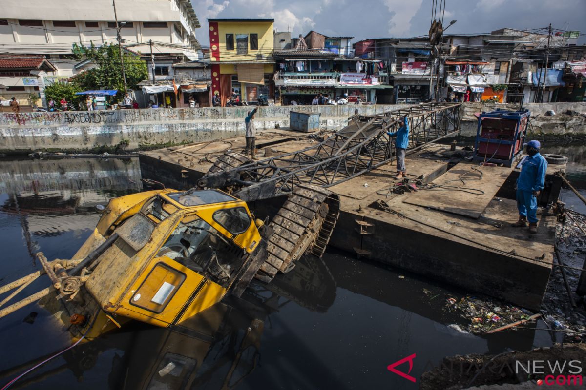 DKI minta kontraktor bertanggung jawab insiden "crane"