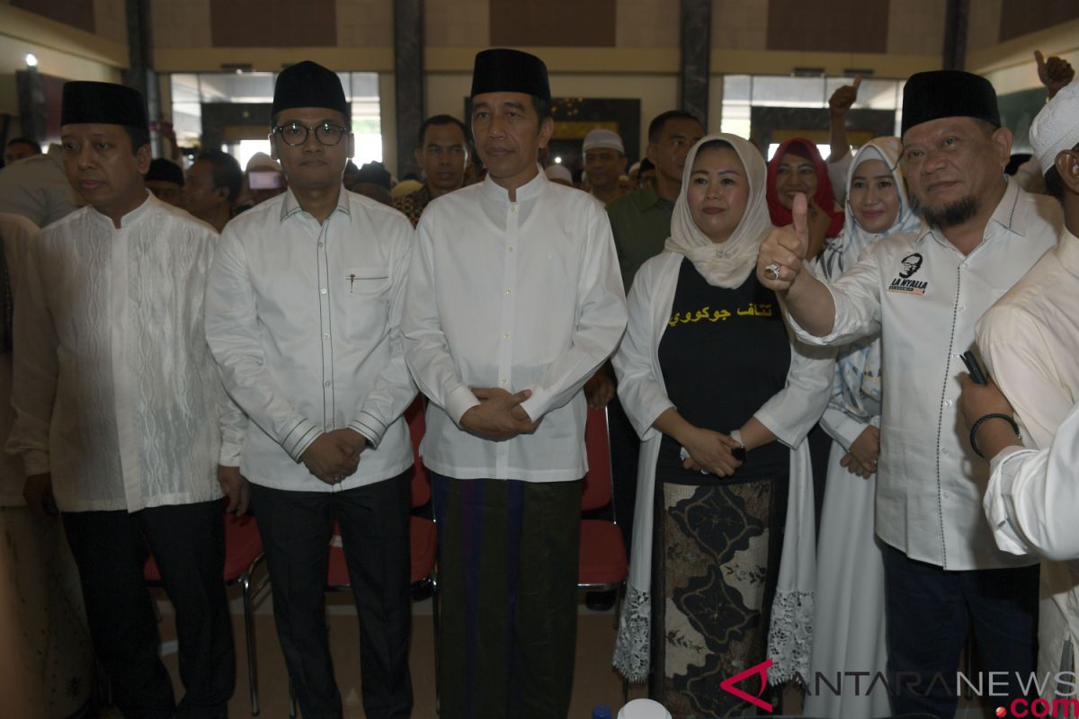 Madura`s ulemas support  incumbent Jokowi