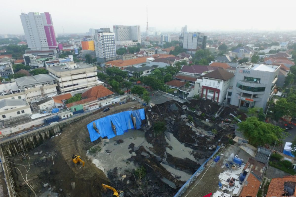 Erroneous construction allegedly caused road subsidence on Gubeng highway