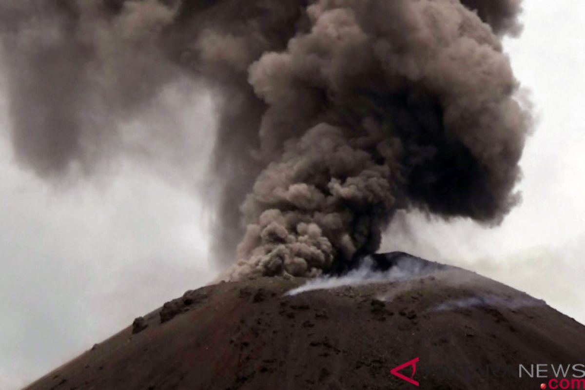 Gunung Anak Krakatau Masih Aktif