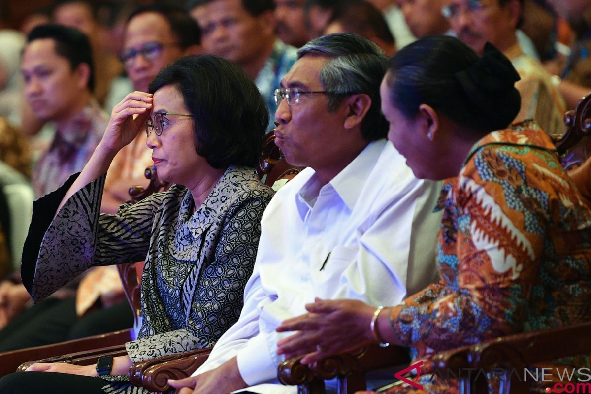 Indrawati reminds local governments to avoid using brokers to disburse funds