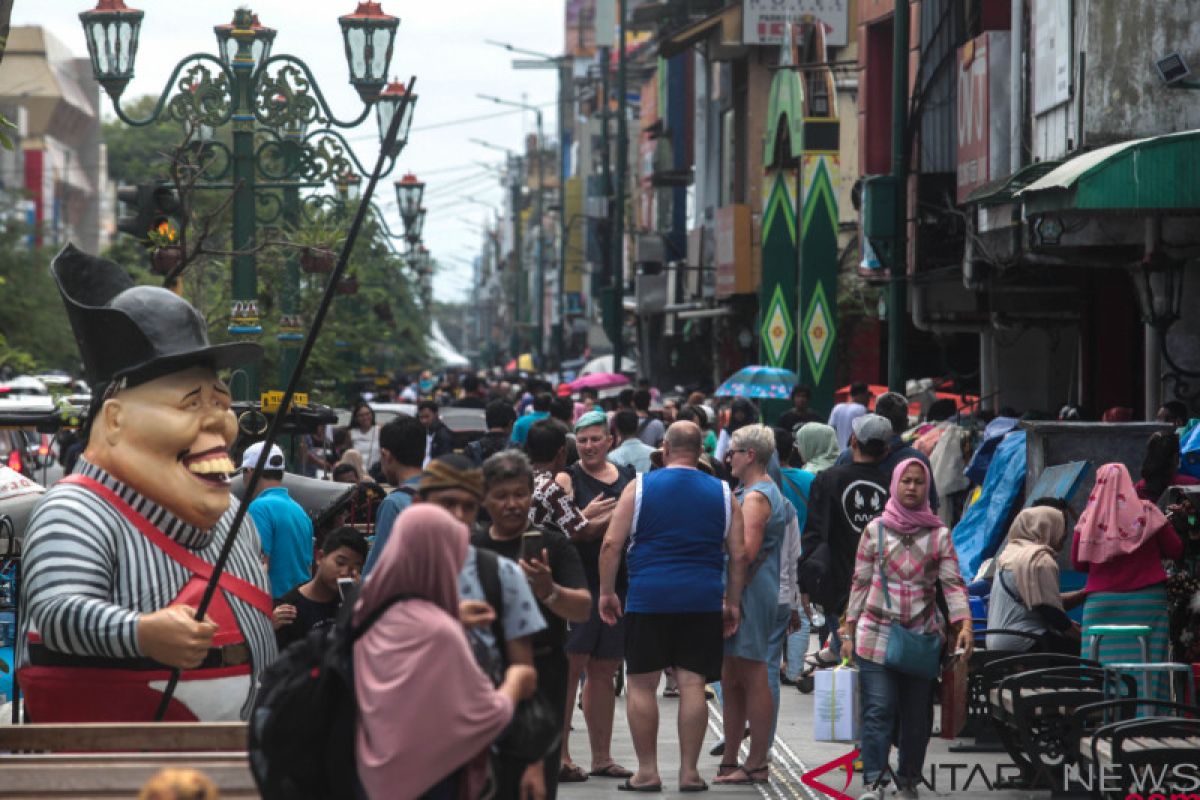 Meski belum macet, arus lalu lintas Malioboro meningkat jelang imlek