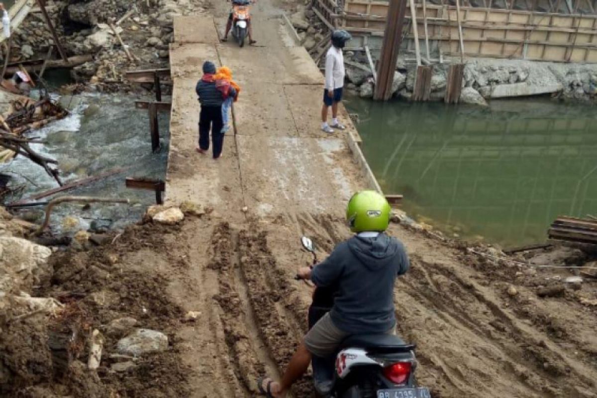 Pemasangan jembatan bailey pengganti jembatan ambruk rampung