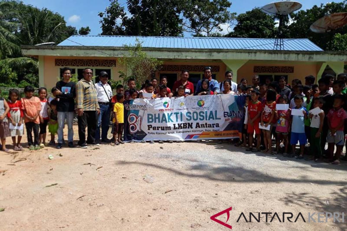 Antara berbagi kebahagiaan Natal di pulau terluar