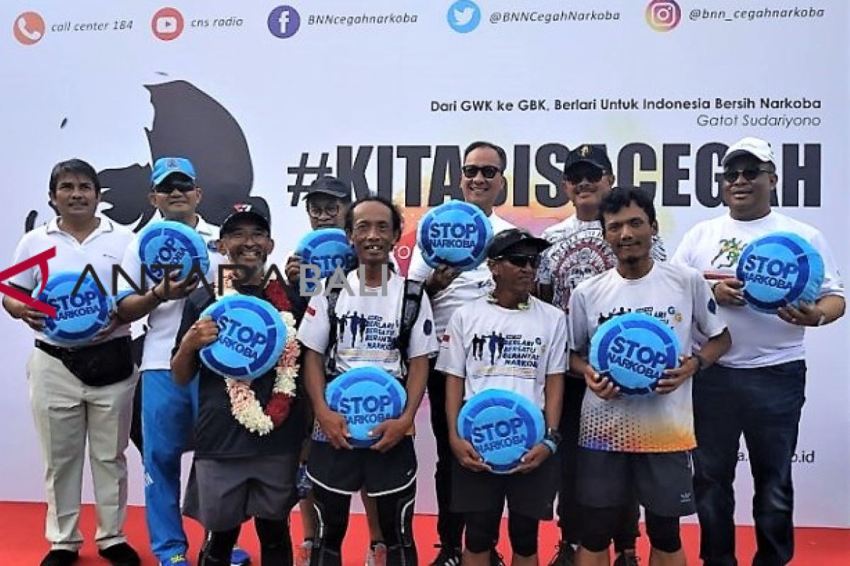 Empat pelari Bali-Jakarta finis di Gelora Bung Karno