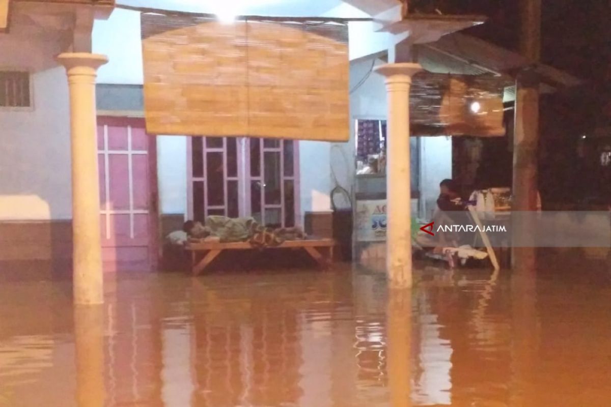 Banjir Rendam Seribu Lebih Rumah Warga di Jember