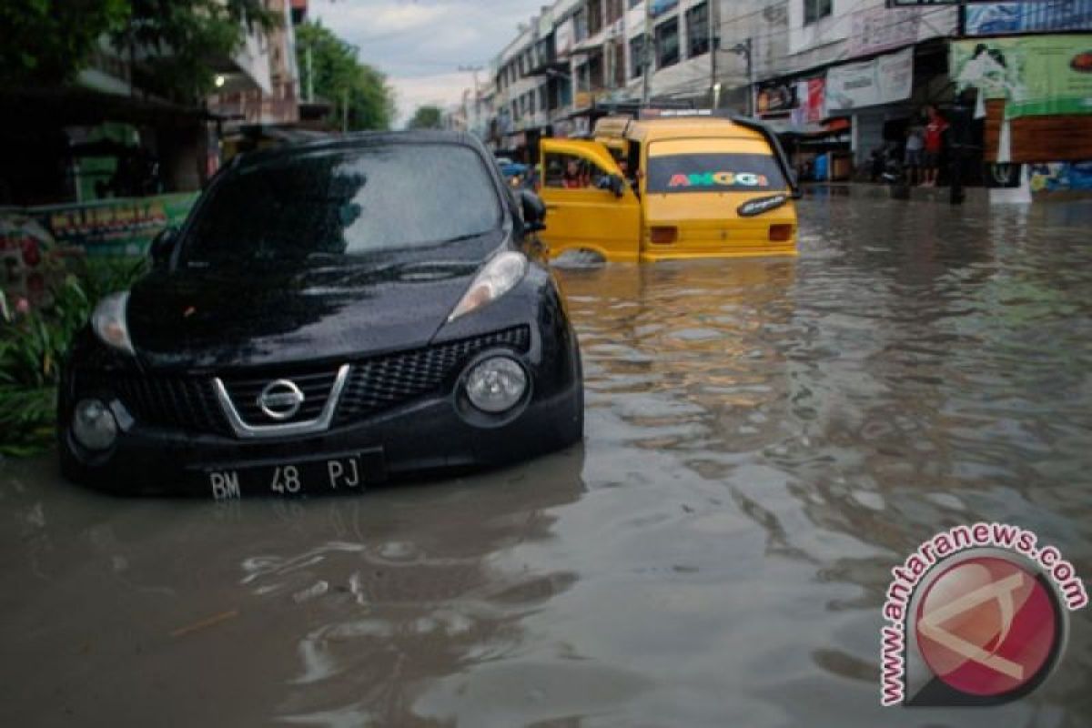 Jalur Sampang-Bangkalan terganggu banjir