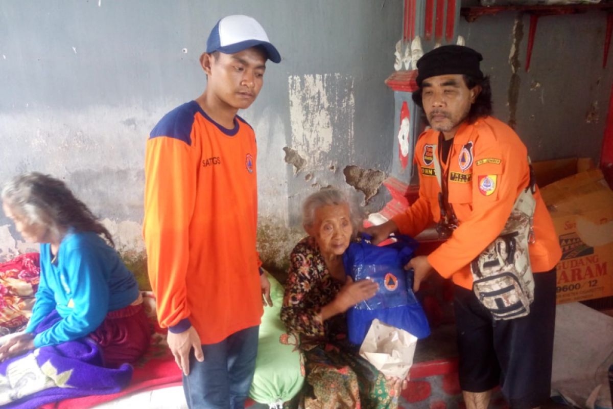 BPBD Jember Berikan Bantuan kepada Korban Banjir dan Longsor