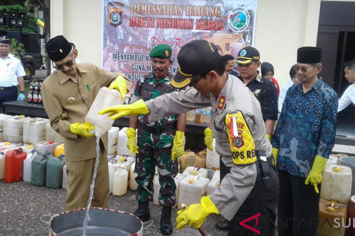 Wali Kota Baubau apresiasi pemusnahan minuman keras