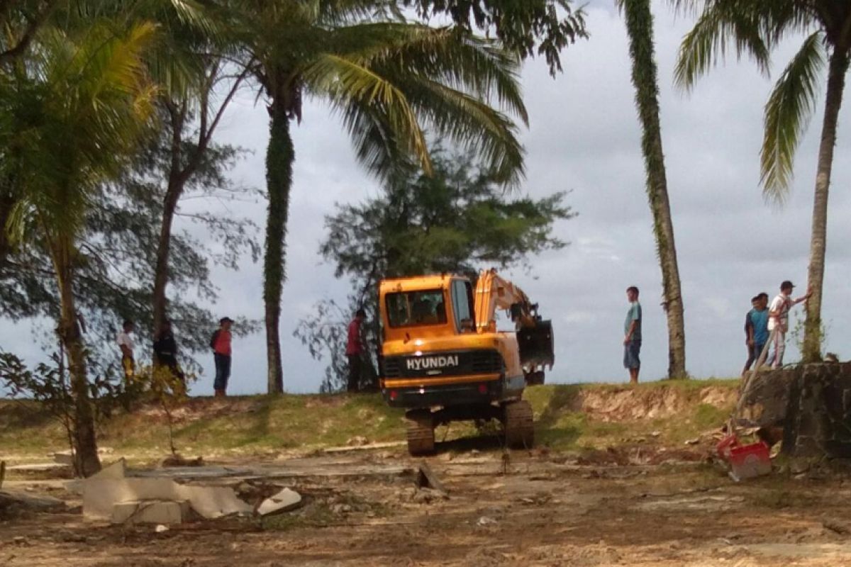 Pengelola Pantai Tanjung Lesung Mulai Rapihkan Puing