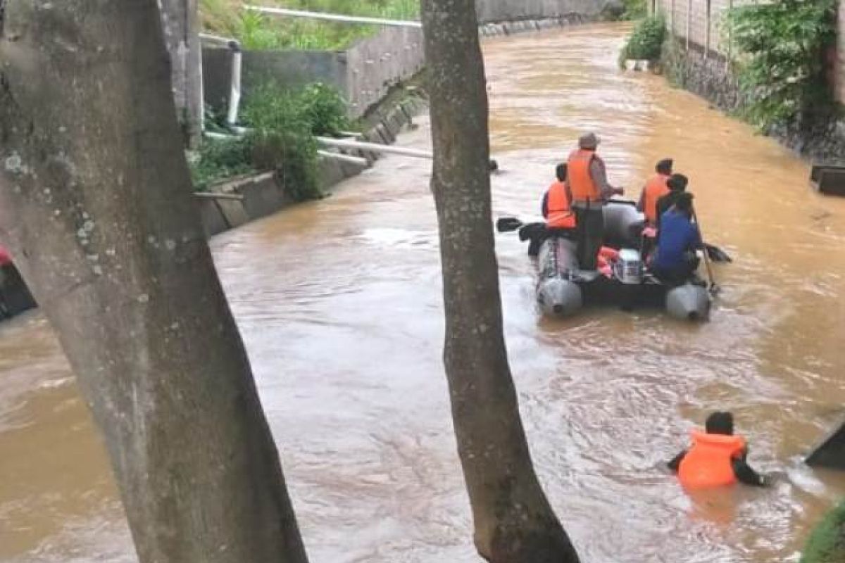 Dua jasad remaja tewas terseret banjir ditemukan