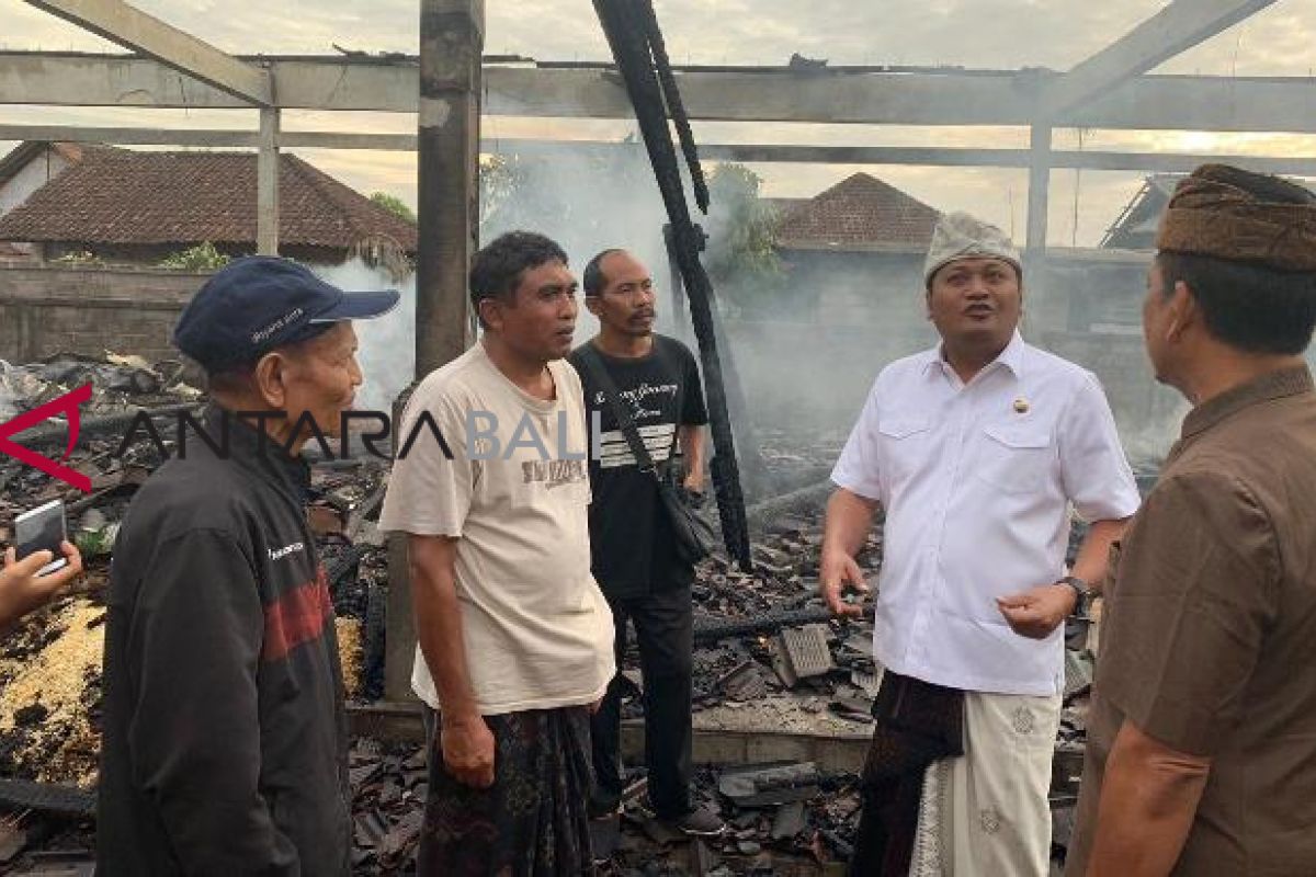 Pasar Bona terbakar, Bupati Gianyar janjikan perbaikan