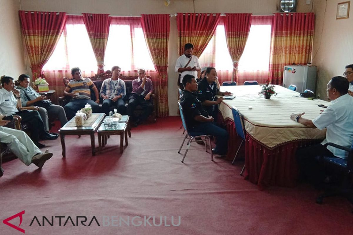 Serikat buruh sawit Mukomuko temui Kadisnakertrans terkait UMK 2019