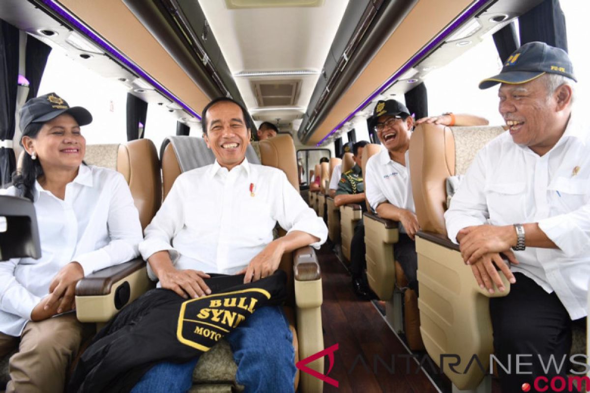 Presiden Jokowi singgahi Rest Area Solo-Ngawi dalam ekspedisi Trans-Jawa