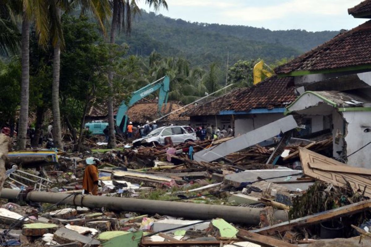 BNPB: korban meninggal akibat tsunami Selat Sunda capai 373 orang