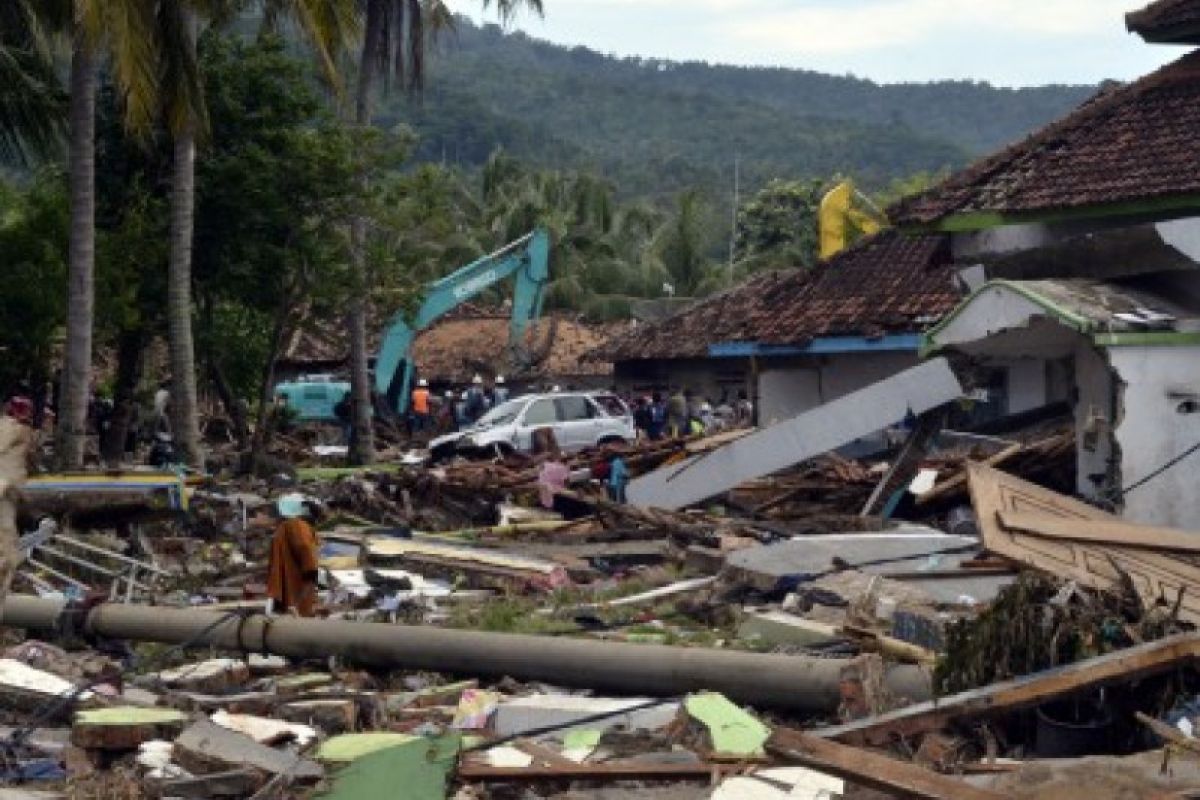Sejak tahun 416 telah terjadi 12 kali tsunami di Selat Sunda