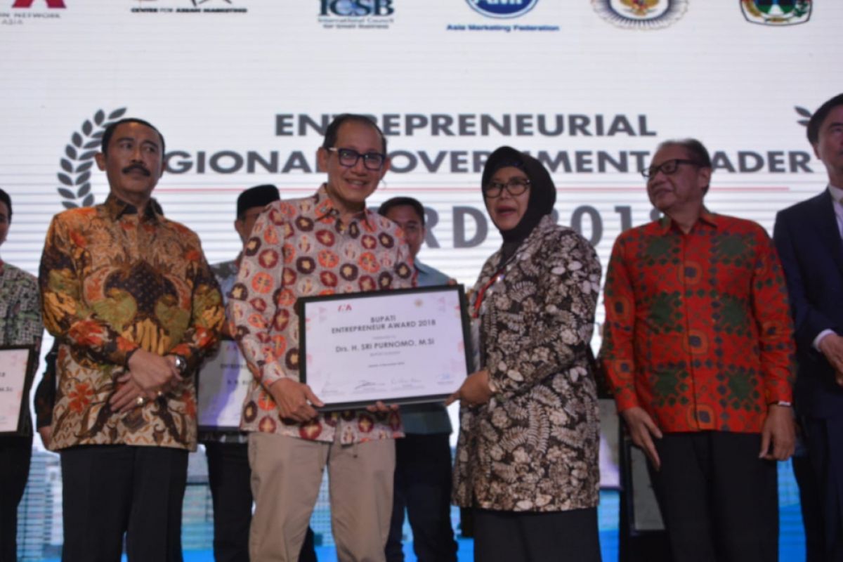 Bupati Sleman berhasil raih "enterpreneur award"