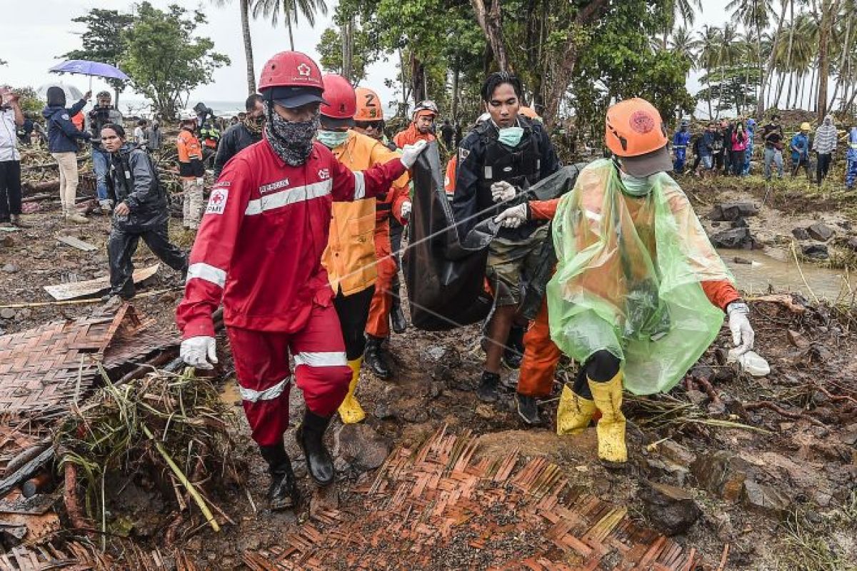 Delapan orang meninggal akibat tsunami Selat Sunda belum terindentifikasi