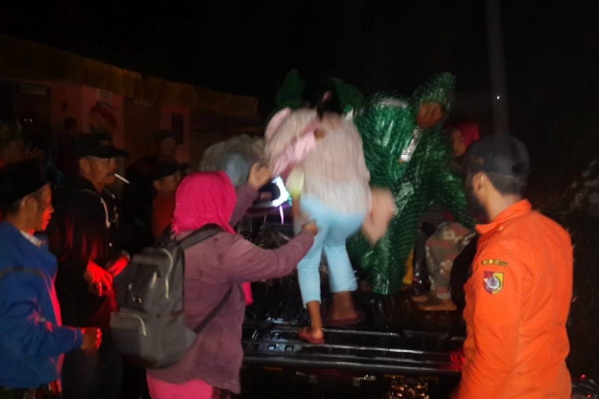 Puluhan Warga Desa Gelang Dievakuasi Akibat Longsor di Jember