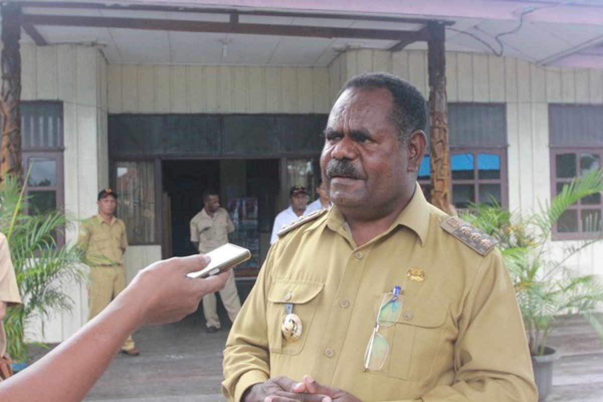 Bupati Asmat haruskan ASN jaga netralitas di tahun politik