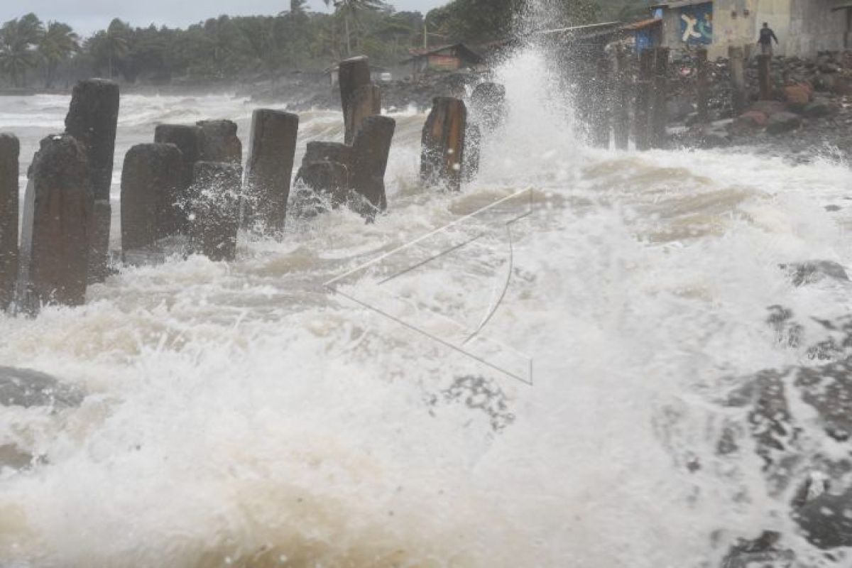 Tsunami Selat Sunda, 43 dilaporkan meninggal