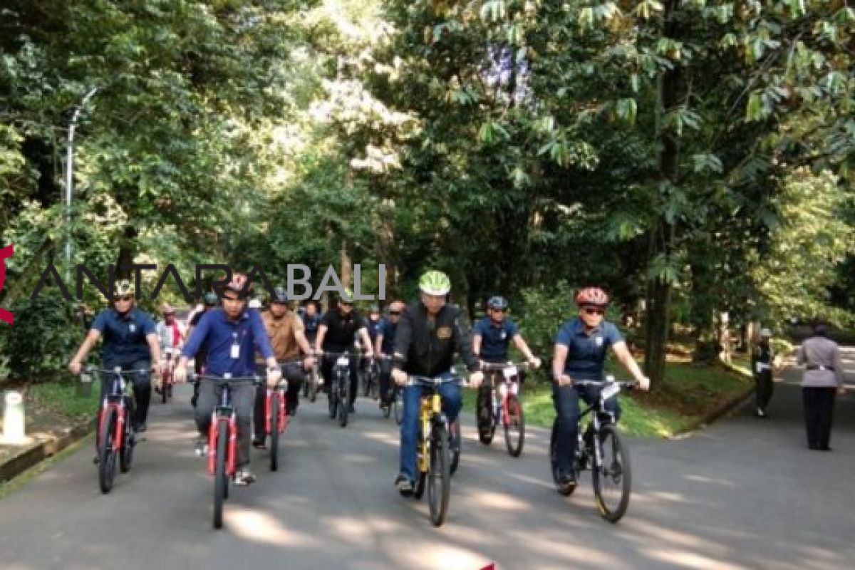 Jokowi nge gowes di Bogor  saat massa reuni 212 di Monas