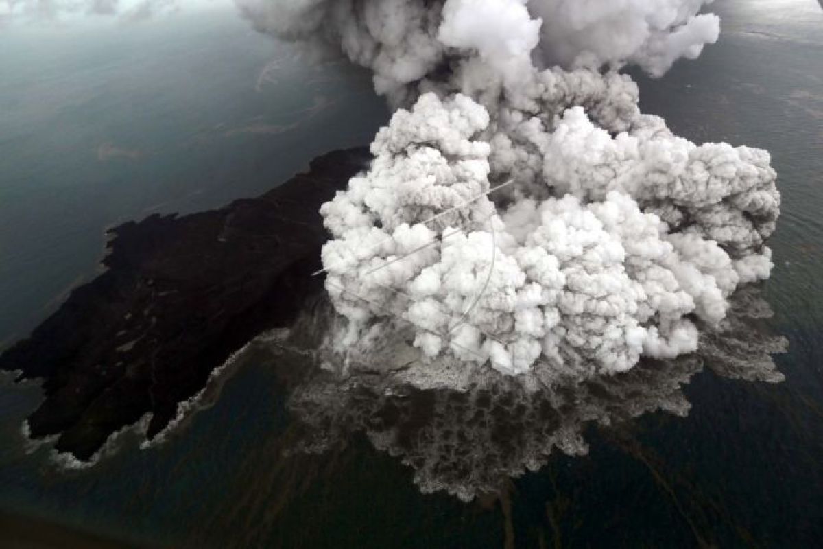Gunung Anak Krakatau masih berpotensi longsor
