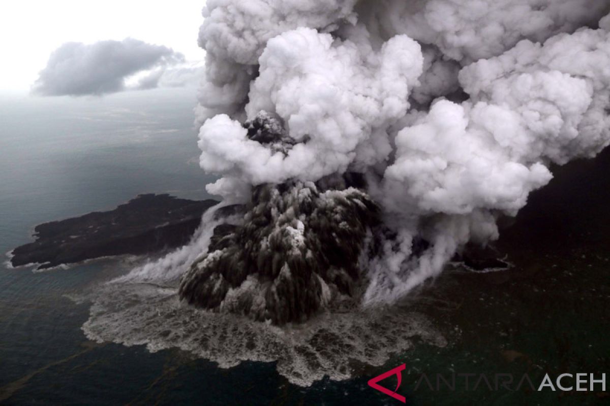 Gunung anak Krakatau alami 46 kali kegempaan letusan