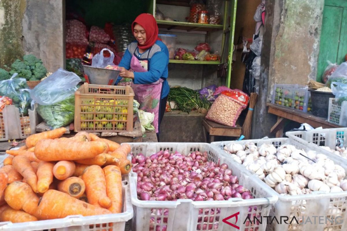 Ganjar Pranowo sarankan Kemenkeu dan DPR klarifikasi PPN sembako