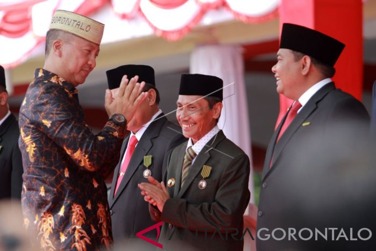 Kemensos Berikan Penghargaan Untuk Bupati Gorontalo