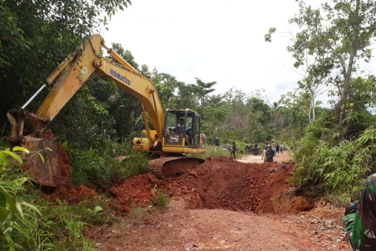 Penutupan jalan tikus perbatasan Indonesia - Malaysia