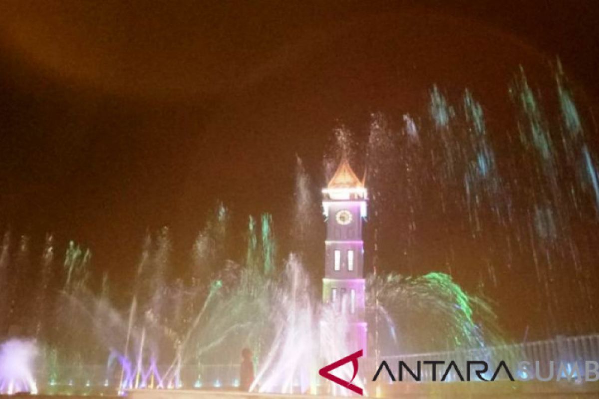 Pedesterian jam gadang buka usai tahun baru