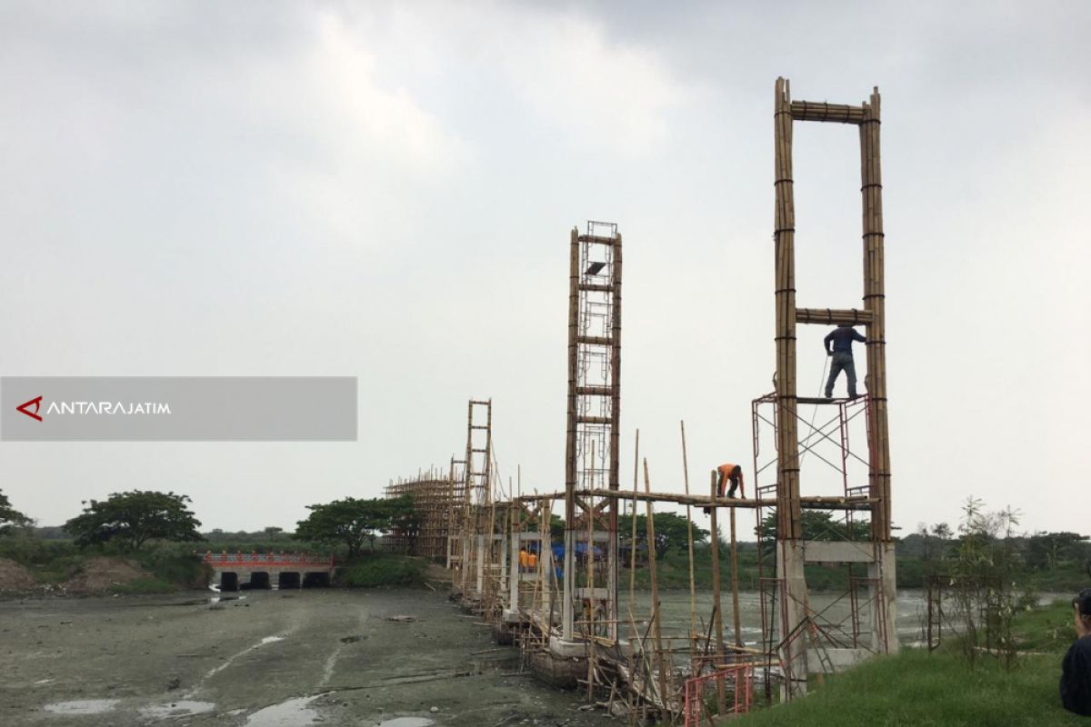 Ekowisata Mangrove Surabaya Kini Dilengkapi Jembatan Gantung dari Bambu (Video)