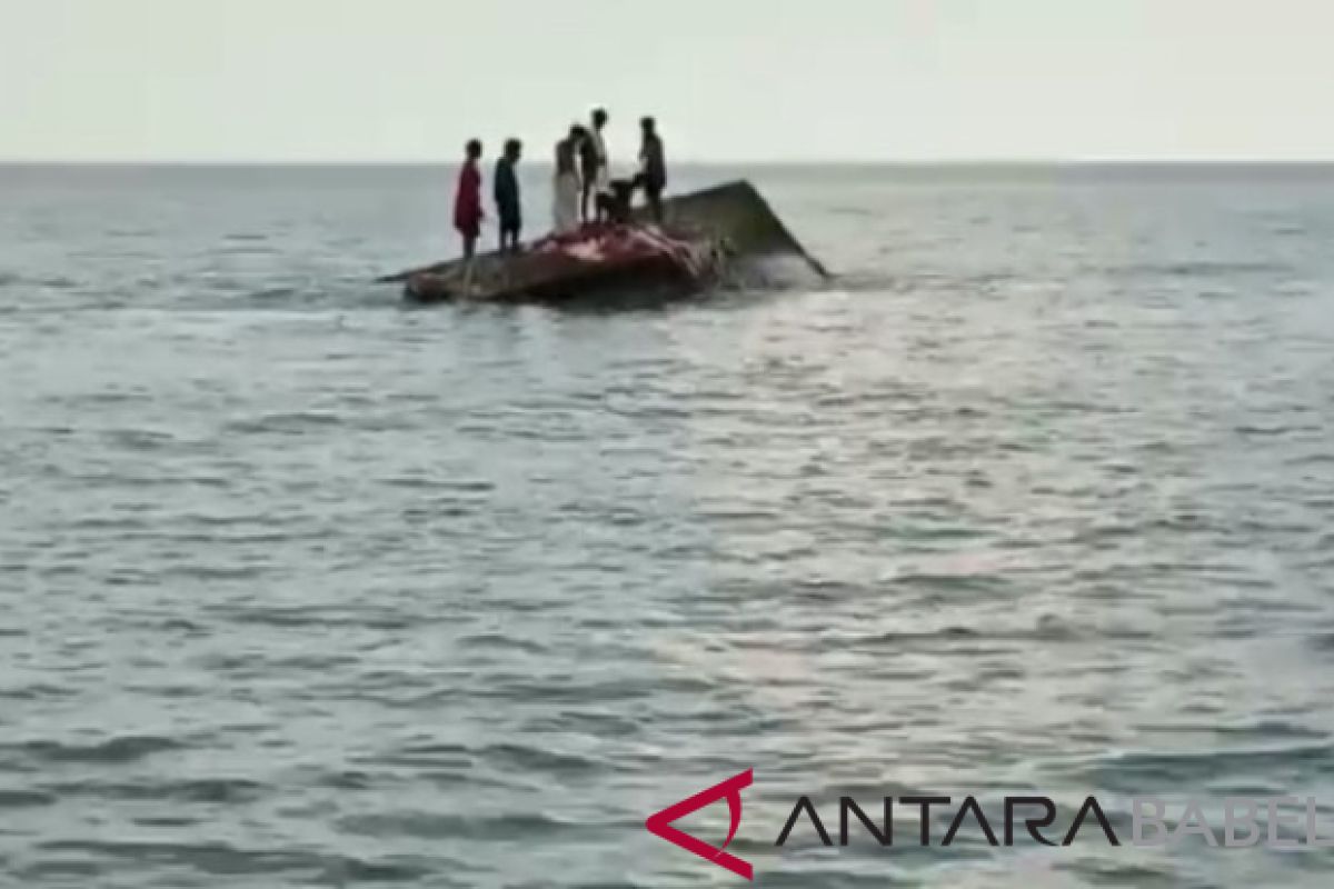 Di hantam badai, kapal compreng tenggelam di perairan Bangka Selatan