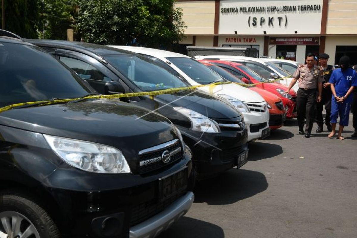 Polres Pelabuhan Makassar ungkap sindikat penggelapan mobil